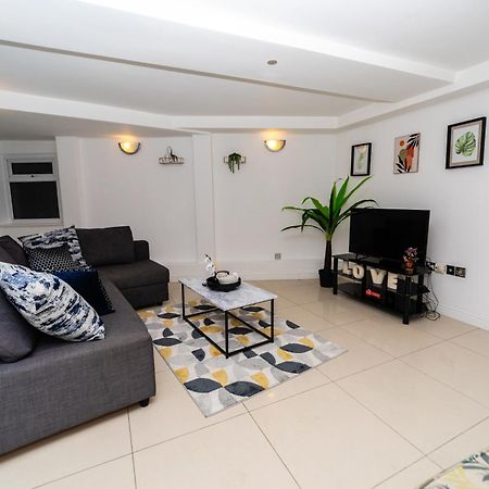 Spacious Flat With Patio & Parking In City Centre Reading Exterior foto