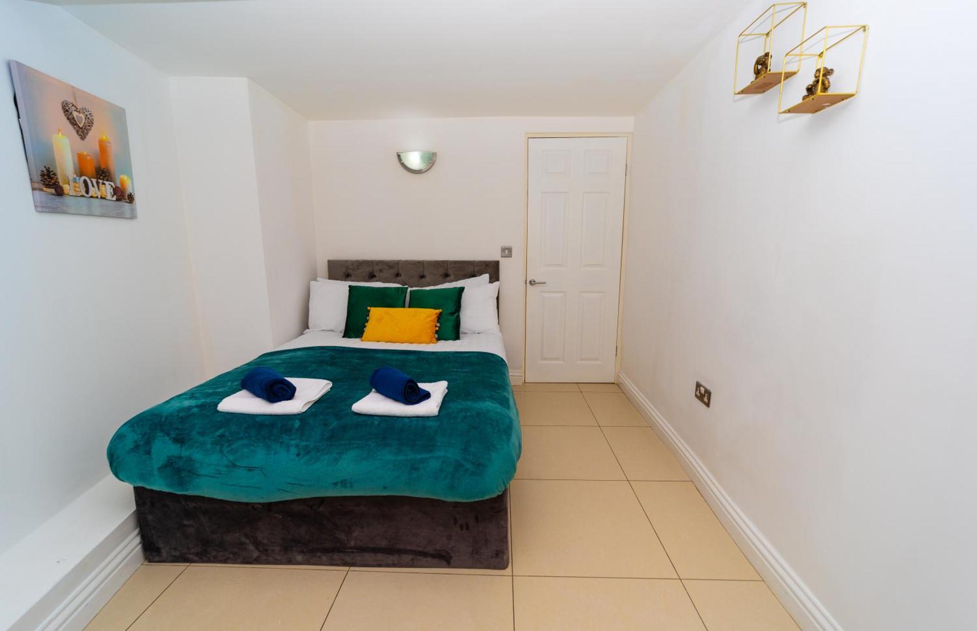 Spacious Flat With Patio & Parking In City Centre Reading Exterior foto