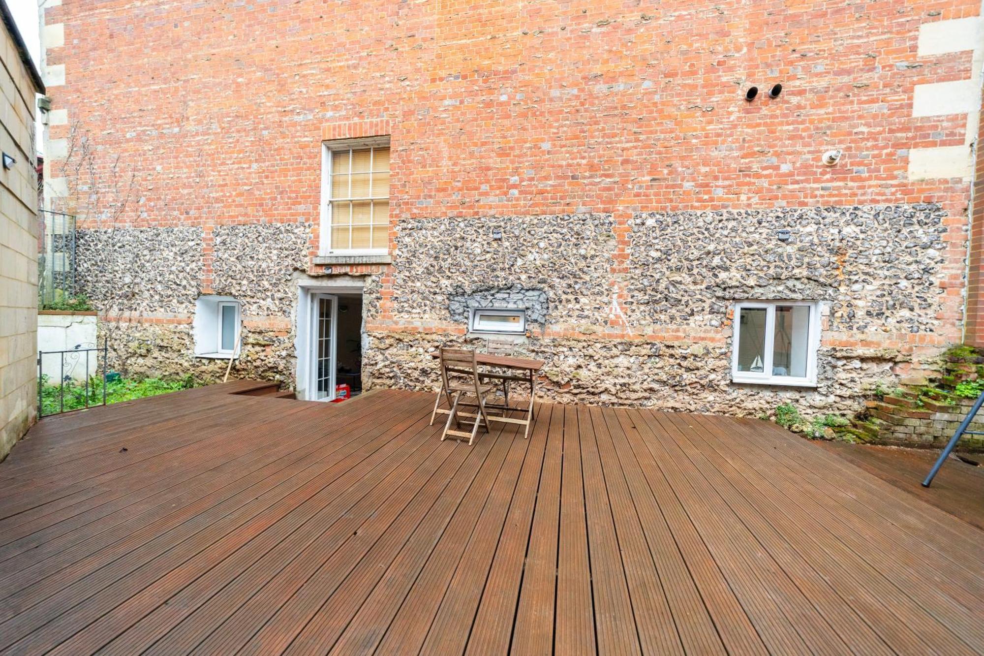 Spacious Flat With Patio & Parking In City Centre Reading Exterior foto