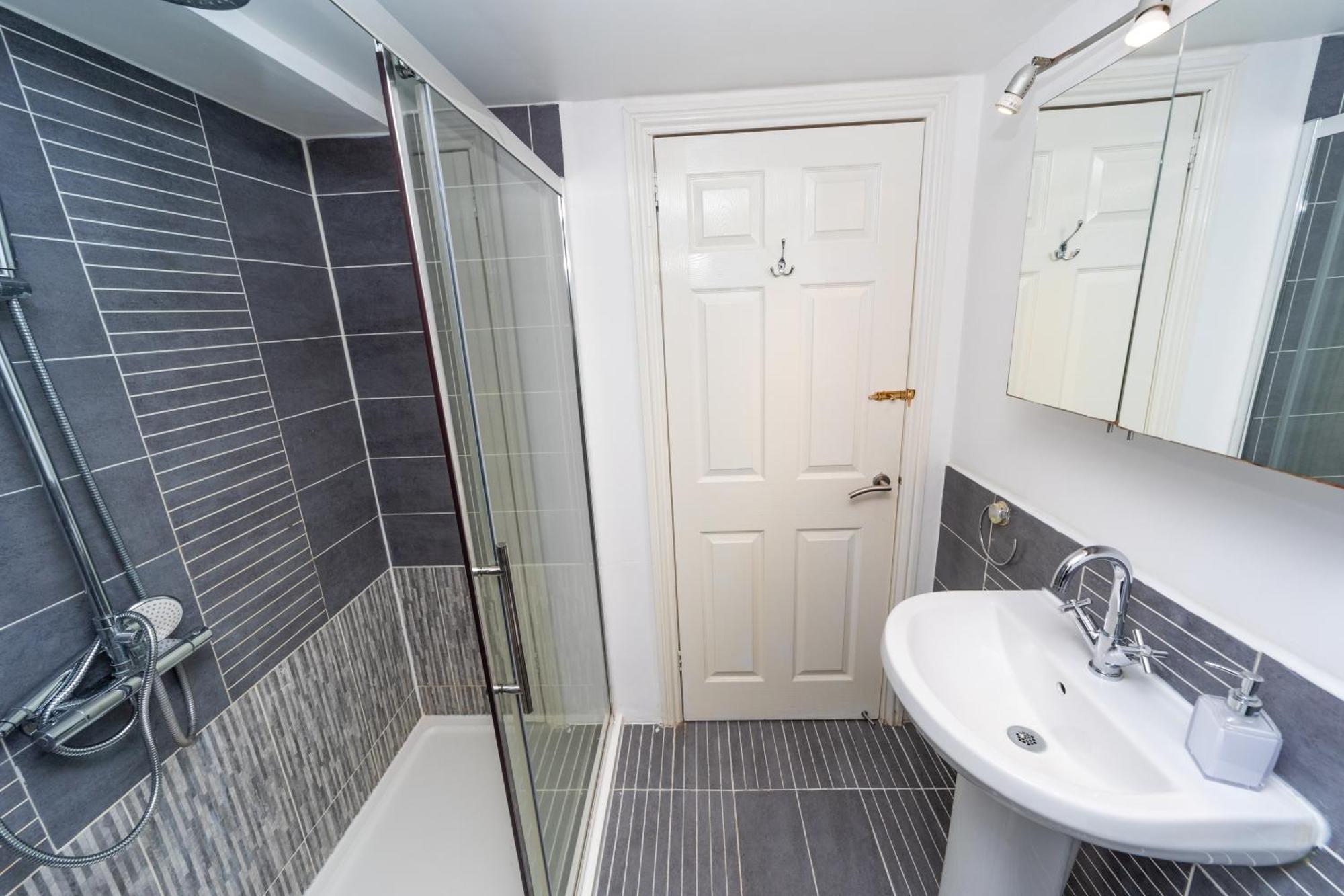 Spacious Flat With Patio & Parking In City Centre Reading Exterior foto