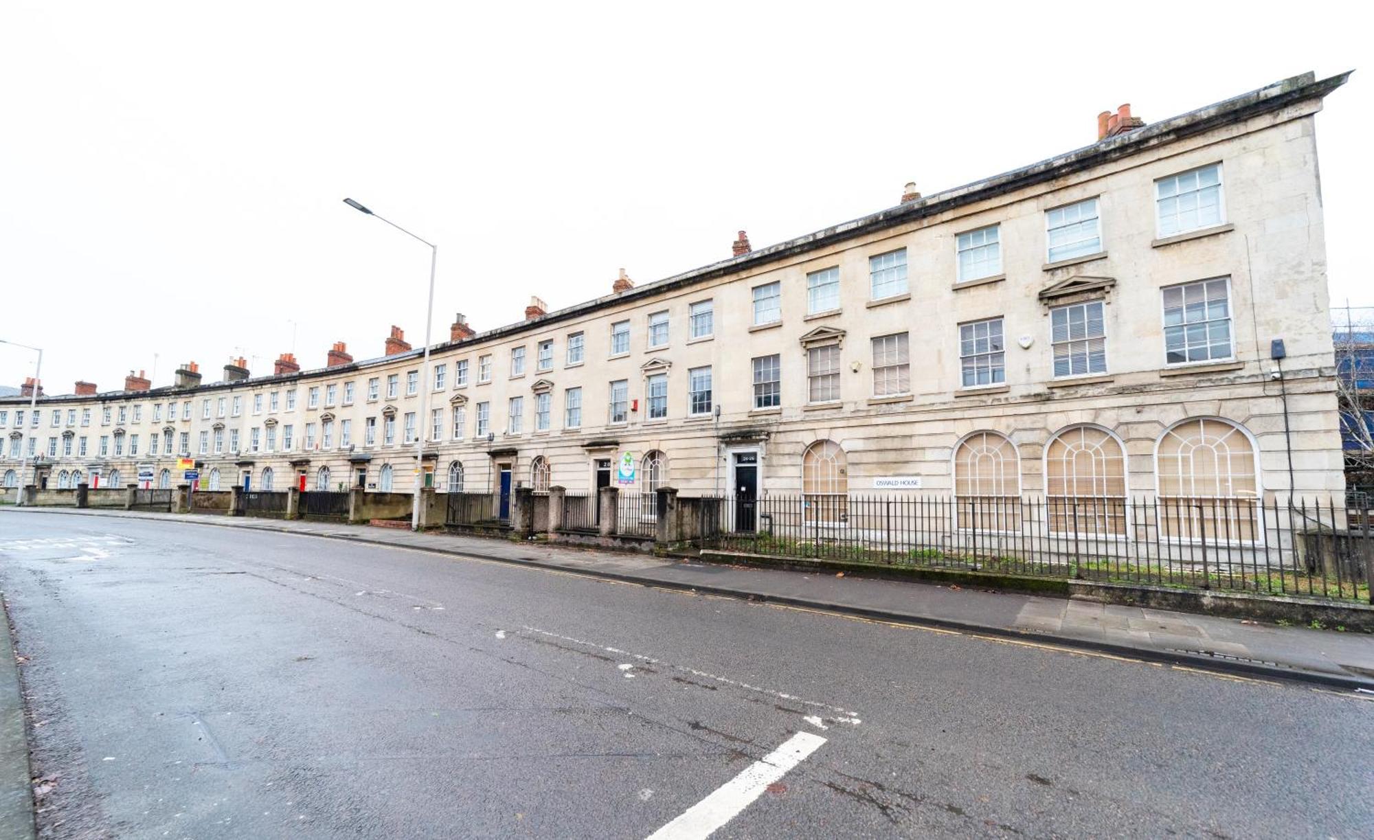 Spacious Flat With Patio & Parking In City Centre Reading Exterior foto