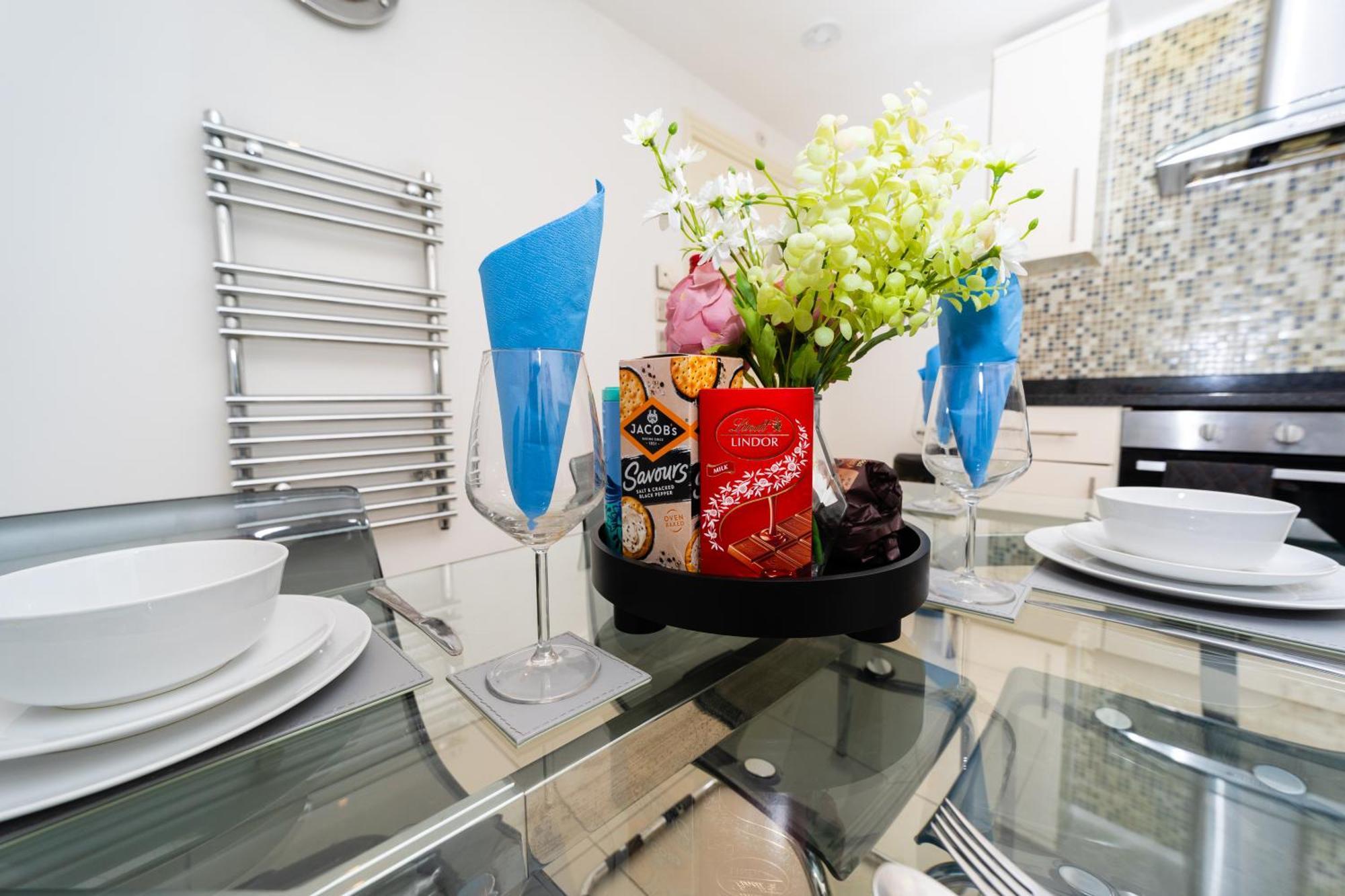 Spacious Flat With Patio & Parking In City Centre Reading Exterior foto