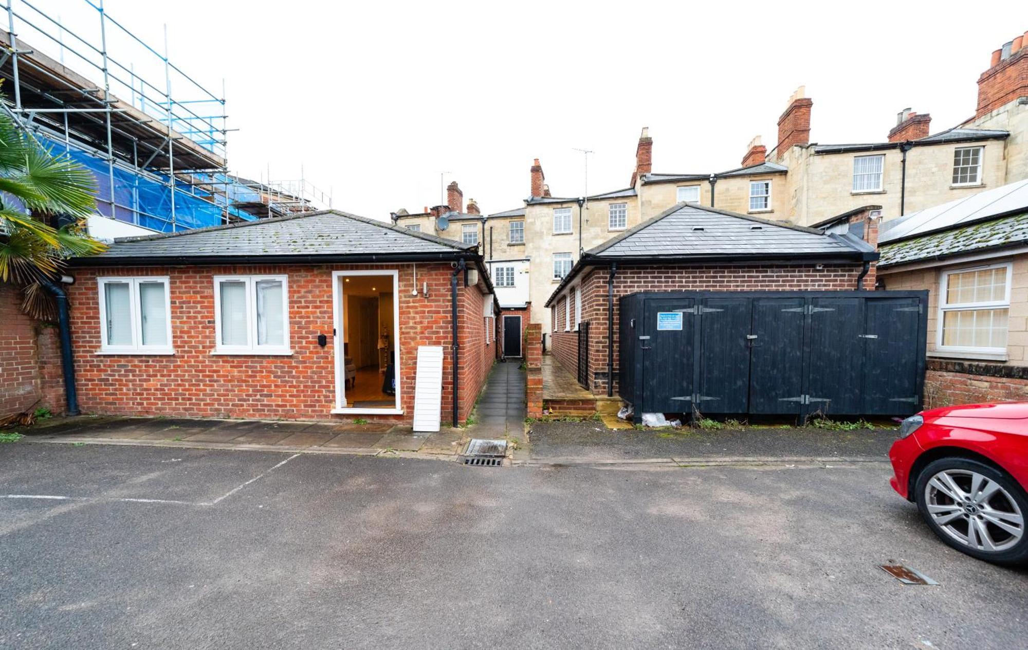 Spacious Flat With Patio & Parking In City Centre Reading Exterior foto